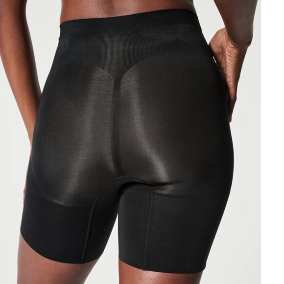 NWT SPANX SPANXsculpt OnCore Mid-Thigh Short in Very Black in Size Large - Picture 2 of 5